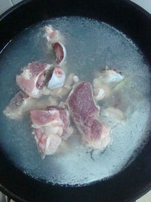 東莞食材配送?中心談?wù)劊男┤瞬贿m合喝豬筒骨湯?